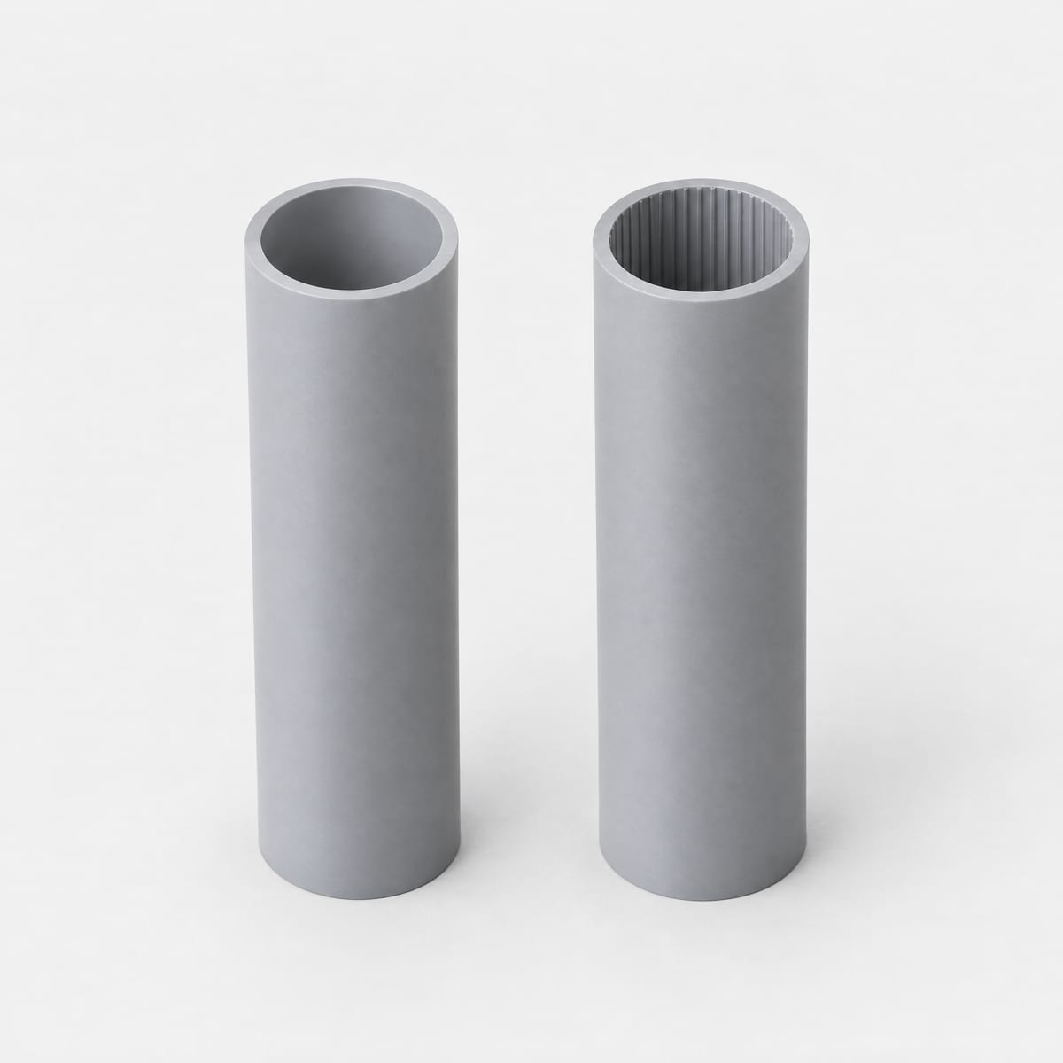 Plastic cores with smooth and ribbed bores compared